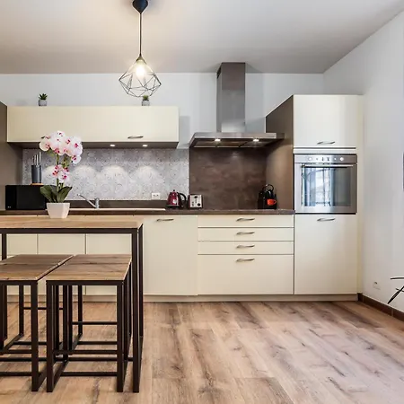 Apartmán Lebailly - Private Parking - 10min - Early Checkin Possible *